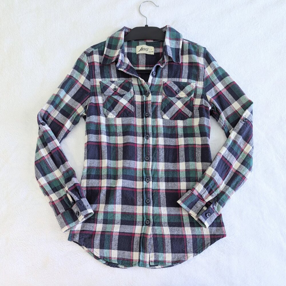 Women's Long Sleeve Button Down Layering Flannel (Size S, Plaid)